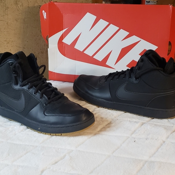 Shoe - Picture 3 of 4